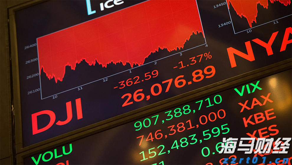 大阪世博会中国馆举行升旗仪式，五星红旗迎风飘扬！